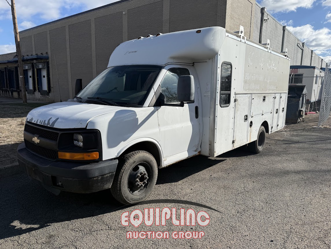 2006 CHEVROLET EXPRESS 4X2 SERVICE BOX TRUCK