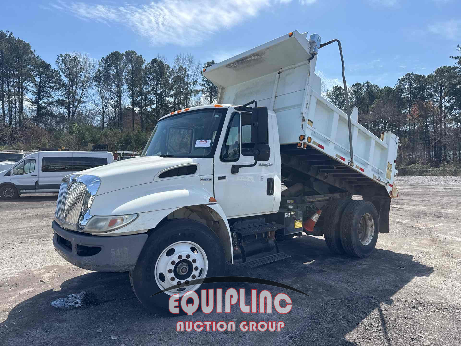 2009 INTERNATIONAL 4300 4X2 S/A DUMP TRUCK