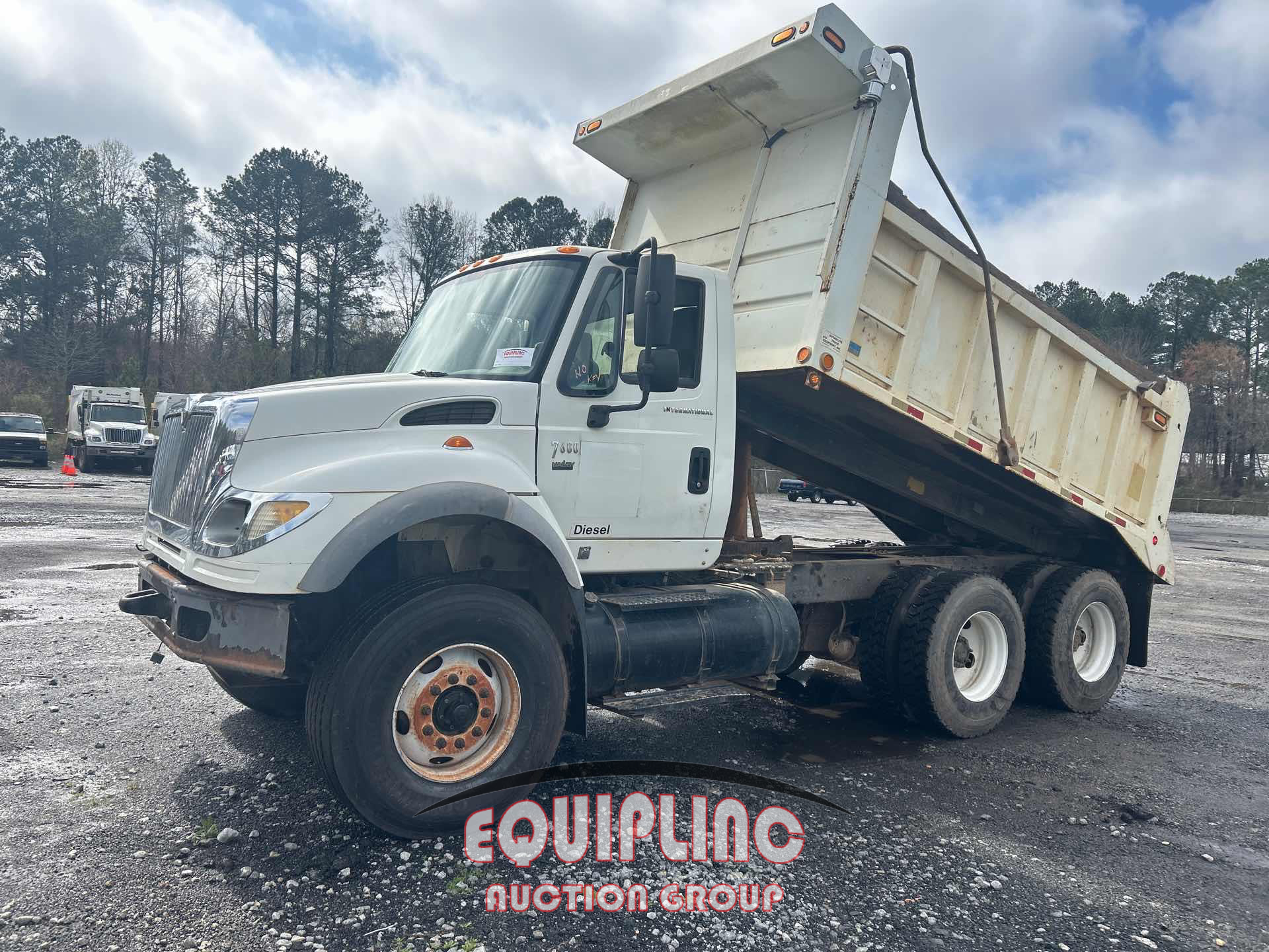 2006 INTERNAITONAL 7600 6X4 T/A DUMP TRUCK