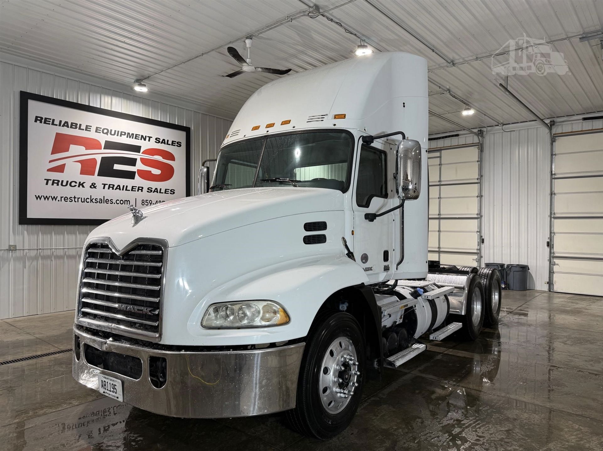 2014 MACK PINNACLE DAYCAB