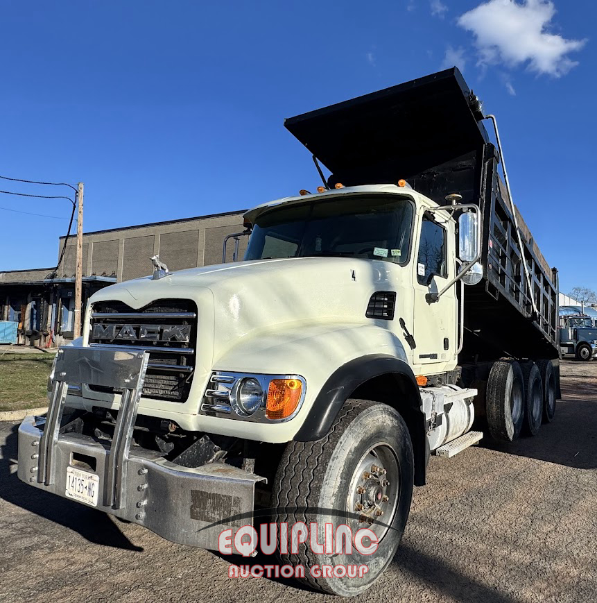 2003 MACH CV713 TRI/A DUMP TRUCK