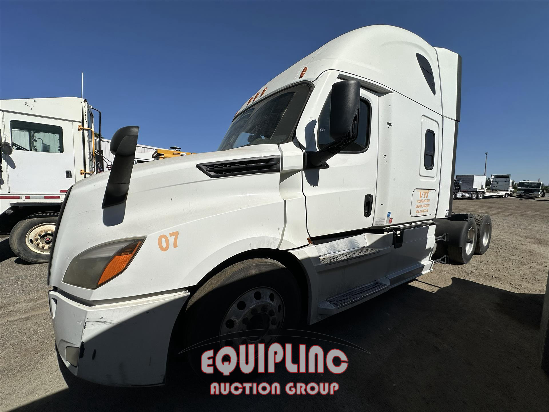 2018 FREIGHTLINER CASCADIA 6X4 T/A SLEEPER TRUCK TRACTOR