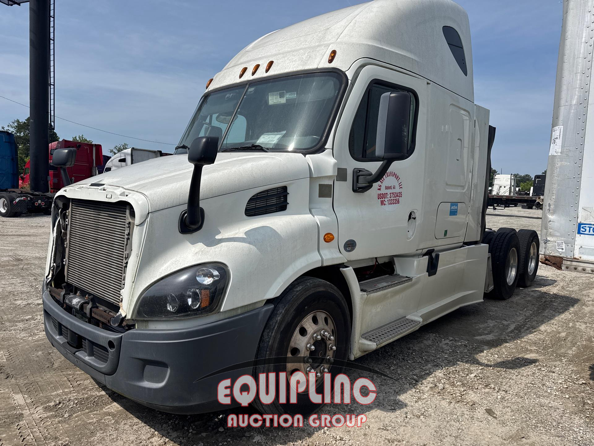 2011 FREIGHTLINER CASCADIA CA113SLP 6X4 T/A SLEEPER TRUCK