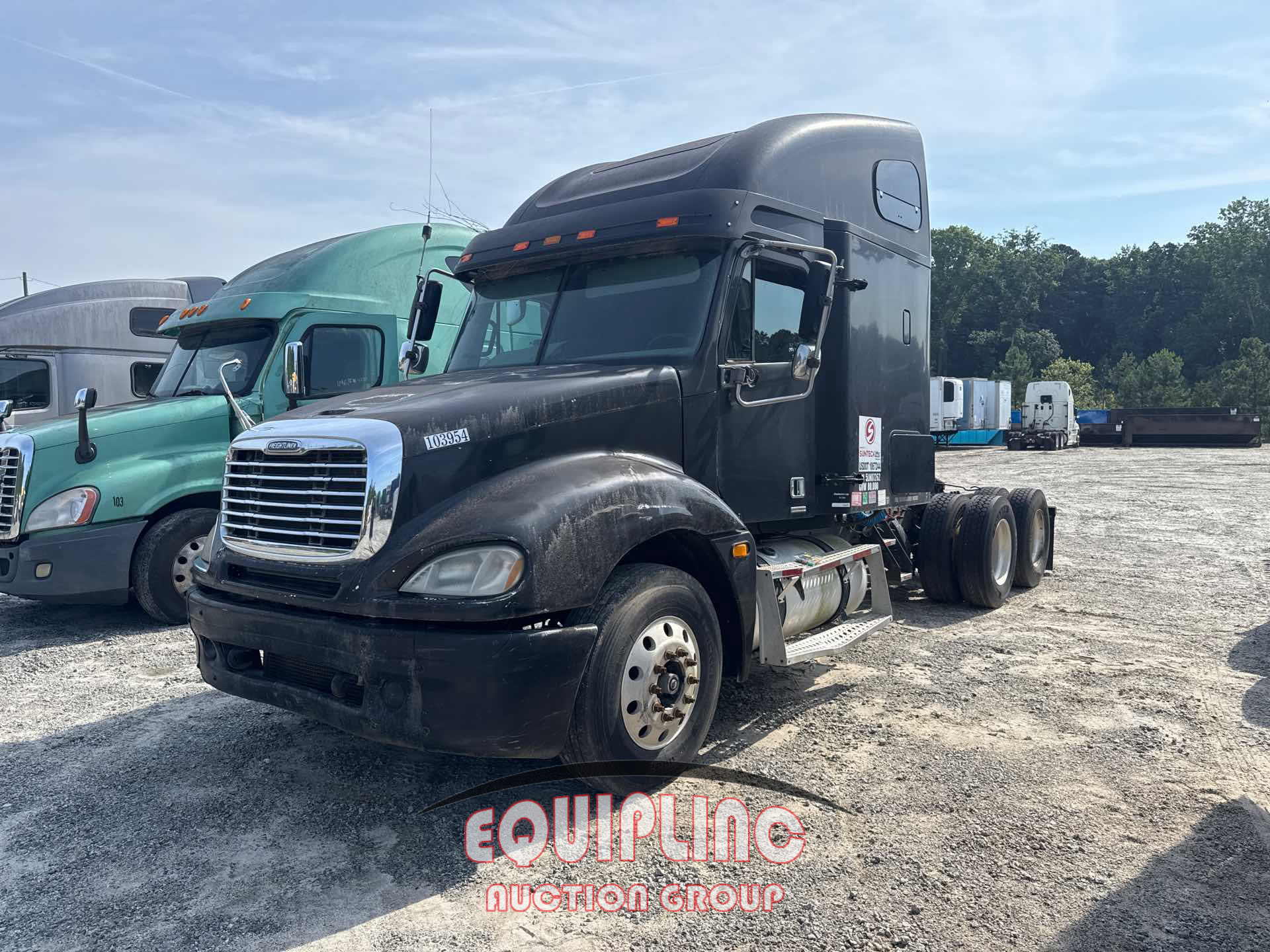 2005 FREIGHTLINER CL120 6X4 T/A SLEEPER TRUCK TRACTOR