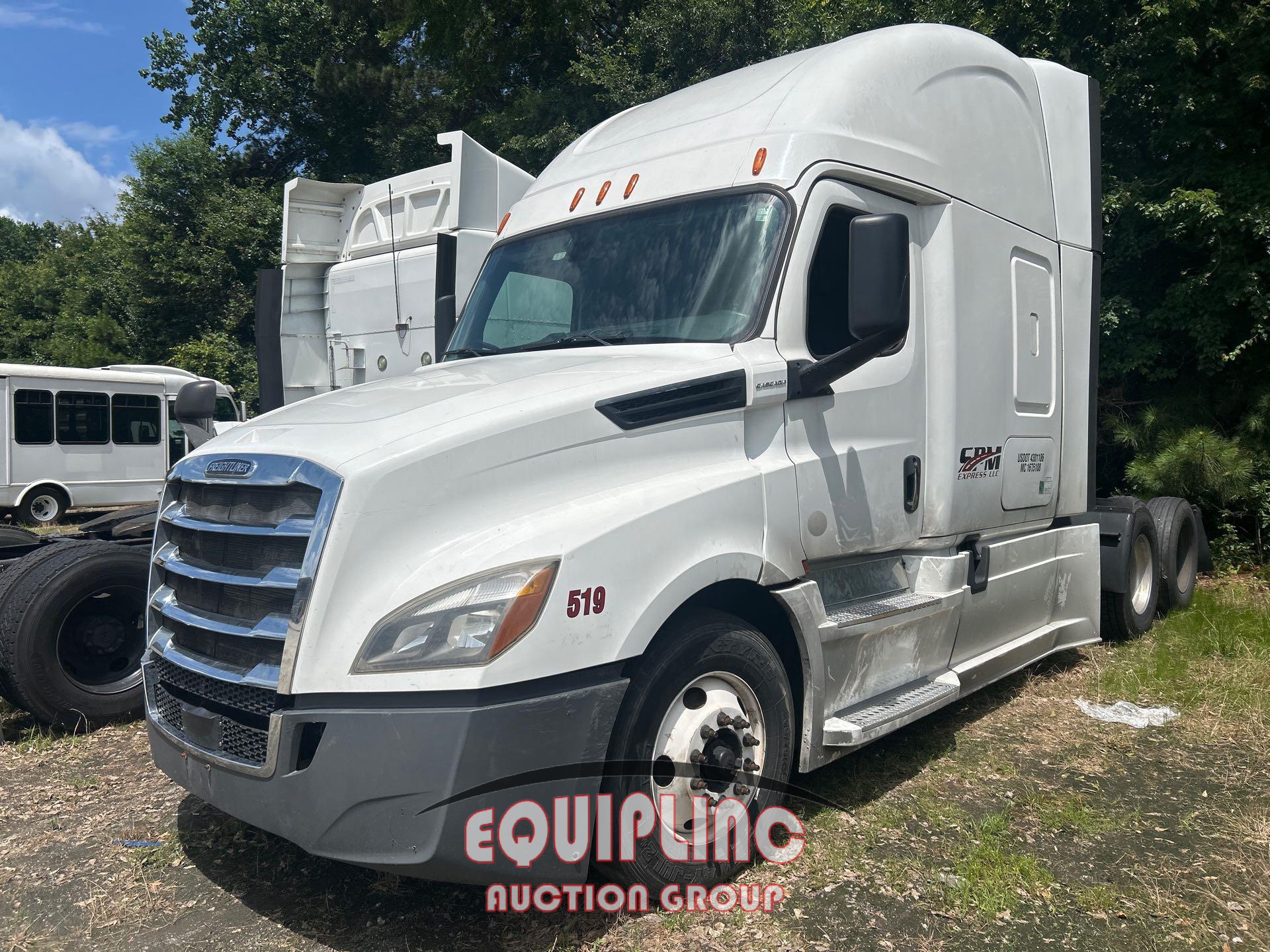 2019 FREIGHTLINER CASCADIA 6X4 T/A SLEEPER TRUCK