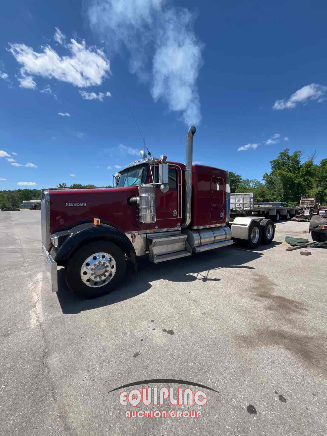 Photo of a 2004 Kenworth W900