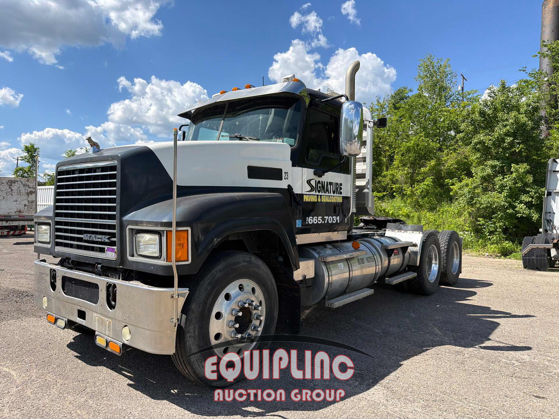 Photo of a 2008 Mack CHU613