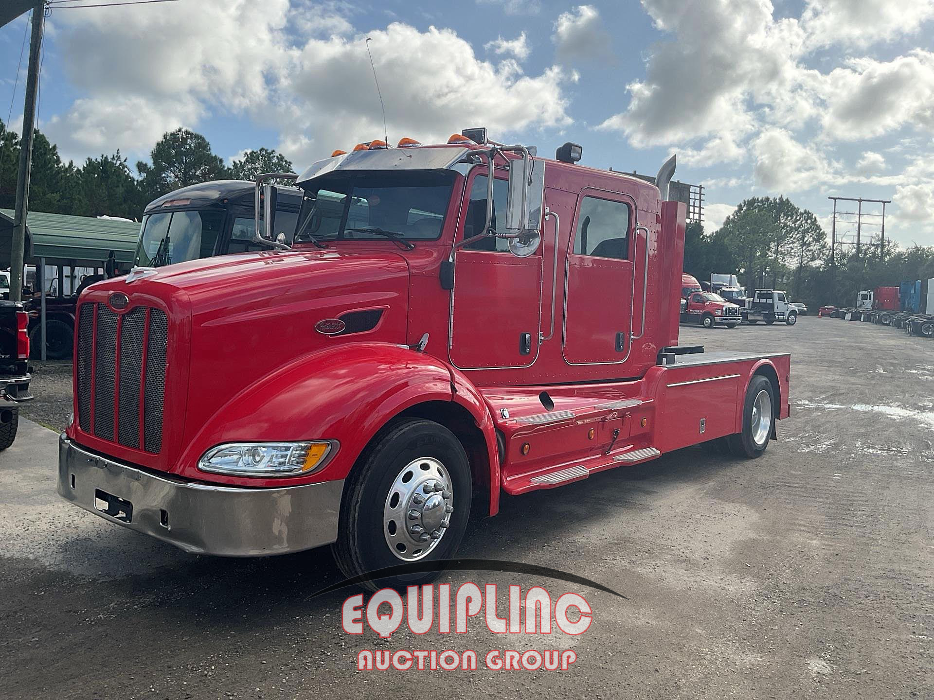 Photo of a 2009 Peterbilt 384
