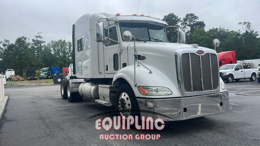 Photo of a 2013 Peterbilt 386
