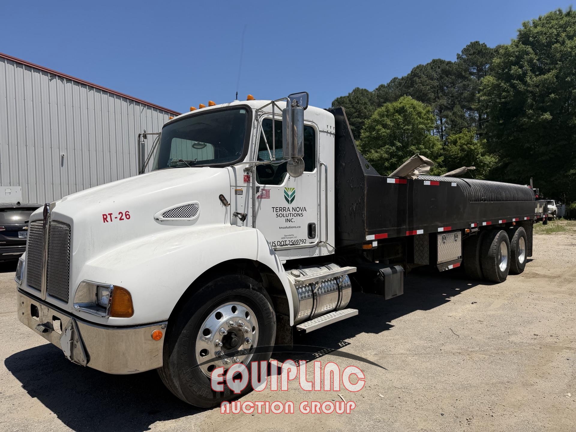 2007 KENWORTH T300 6X4 T/A FLATBED WITH LIFT GATE