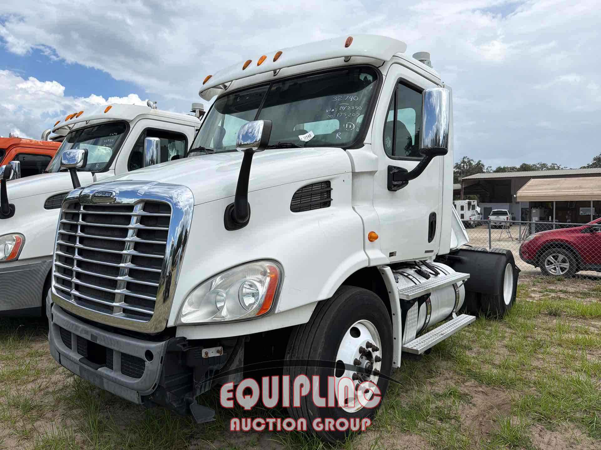 2011 FREIGHTLINER CASCADIA SINGLE AXLE DAY CAB TRUCK TRACTOR