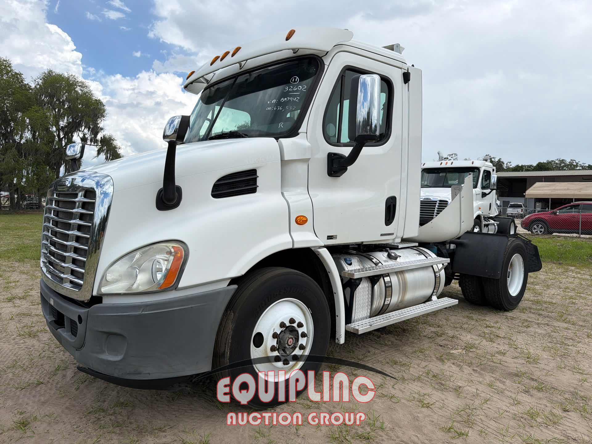 2011 FREIGHTLINER CASCADIA SINGLE AXLE DAY CAB TRUCK TRACTOR