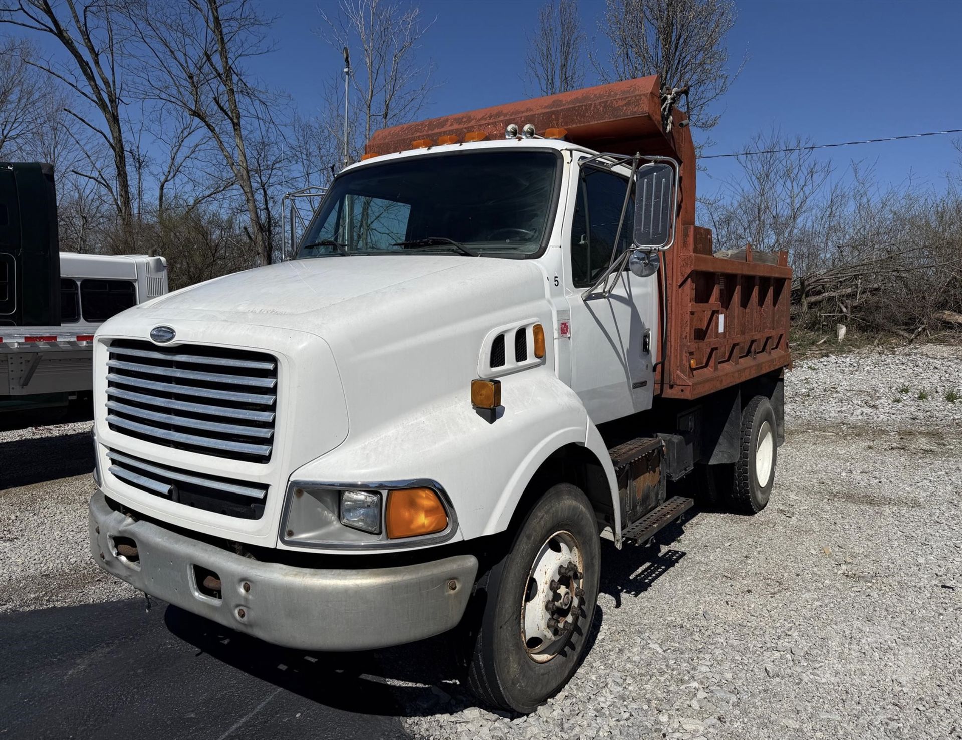 Photo of a 2000 Sterling L8513