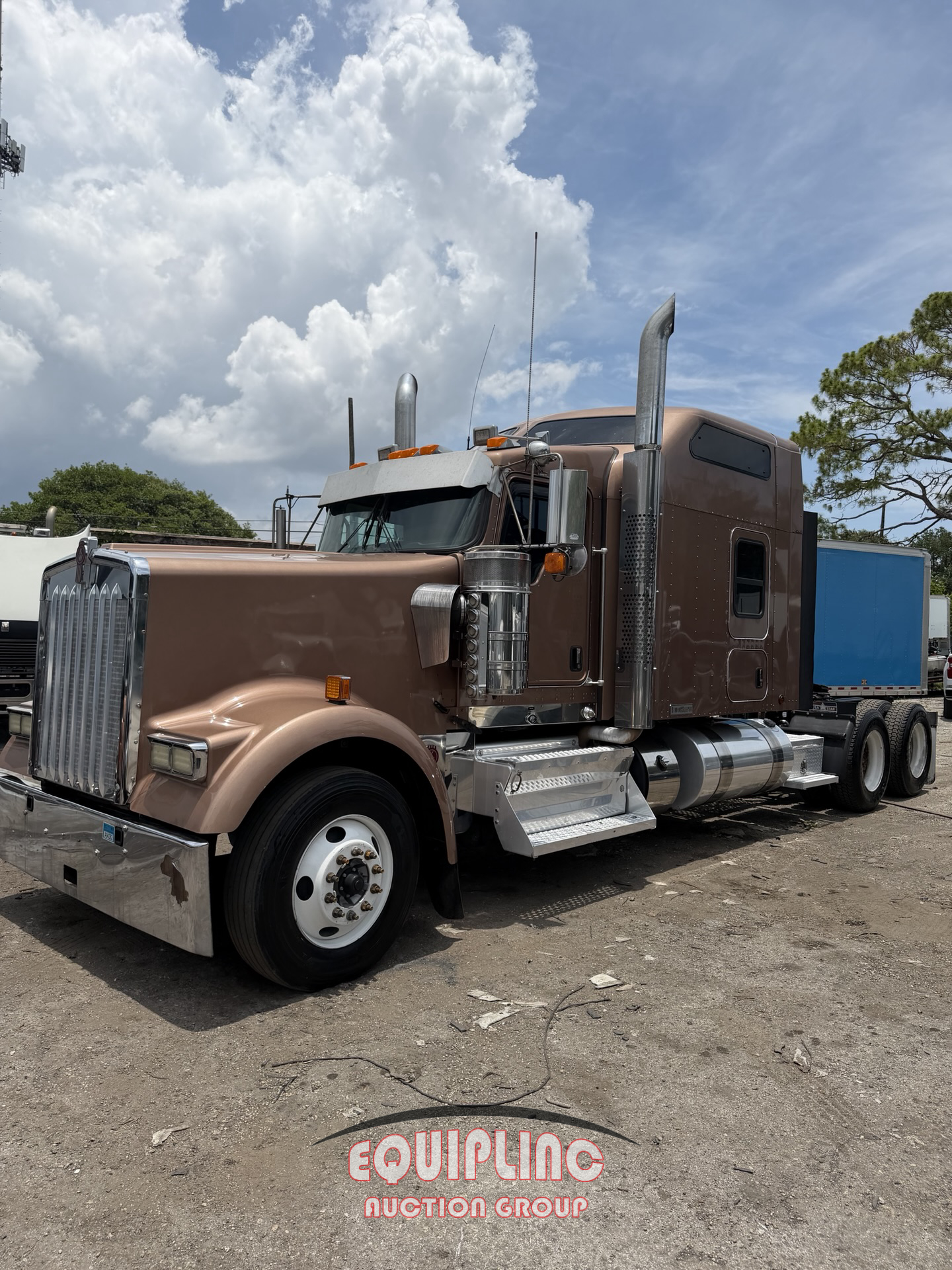 2019 KENWORTH W900 6X4 T/A SLEEPER TRUCK TRACTOR