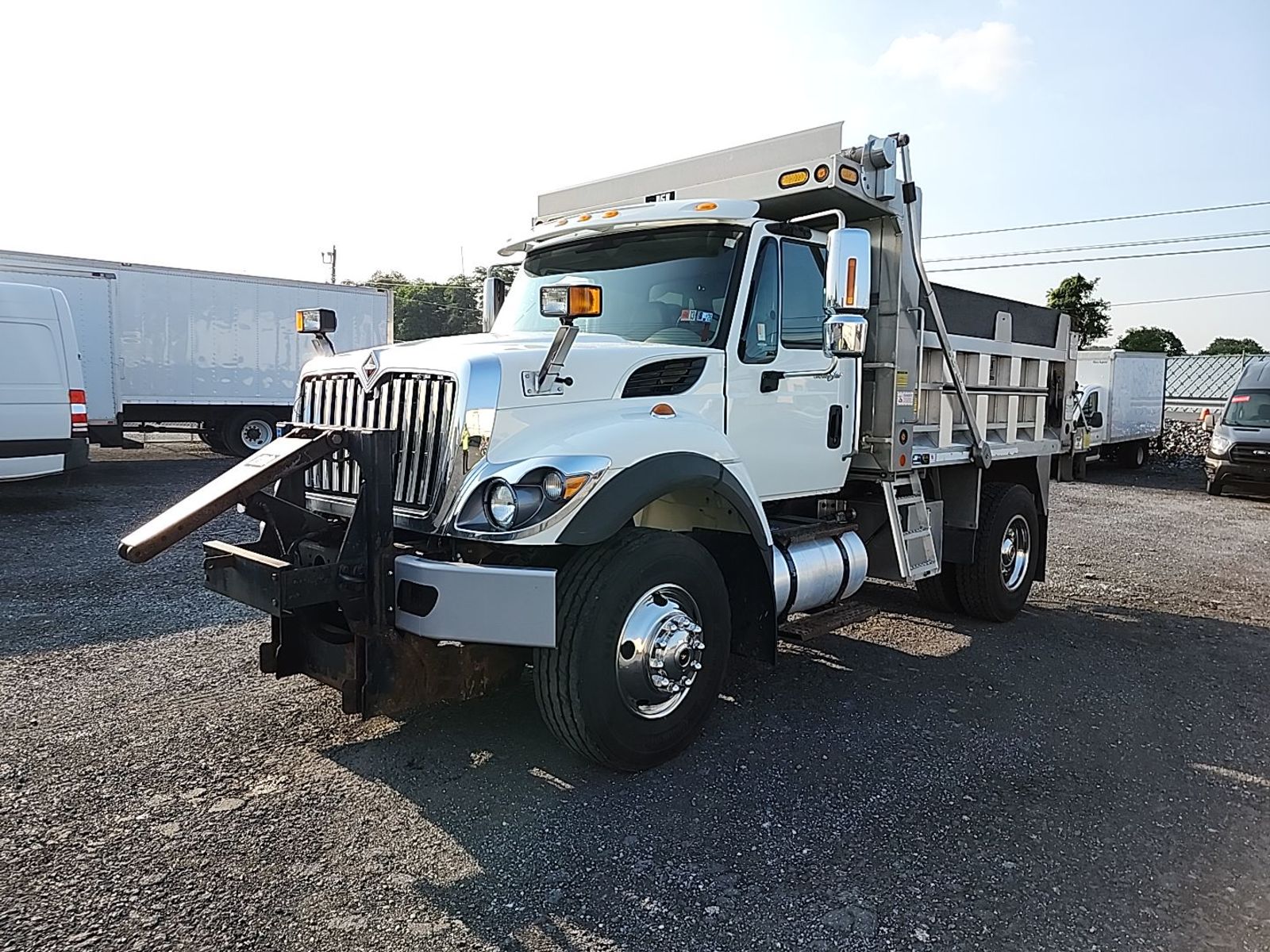 Photo of a 2014 International 7400