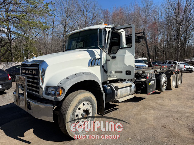 Photo of a 2017 Mack GU713