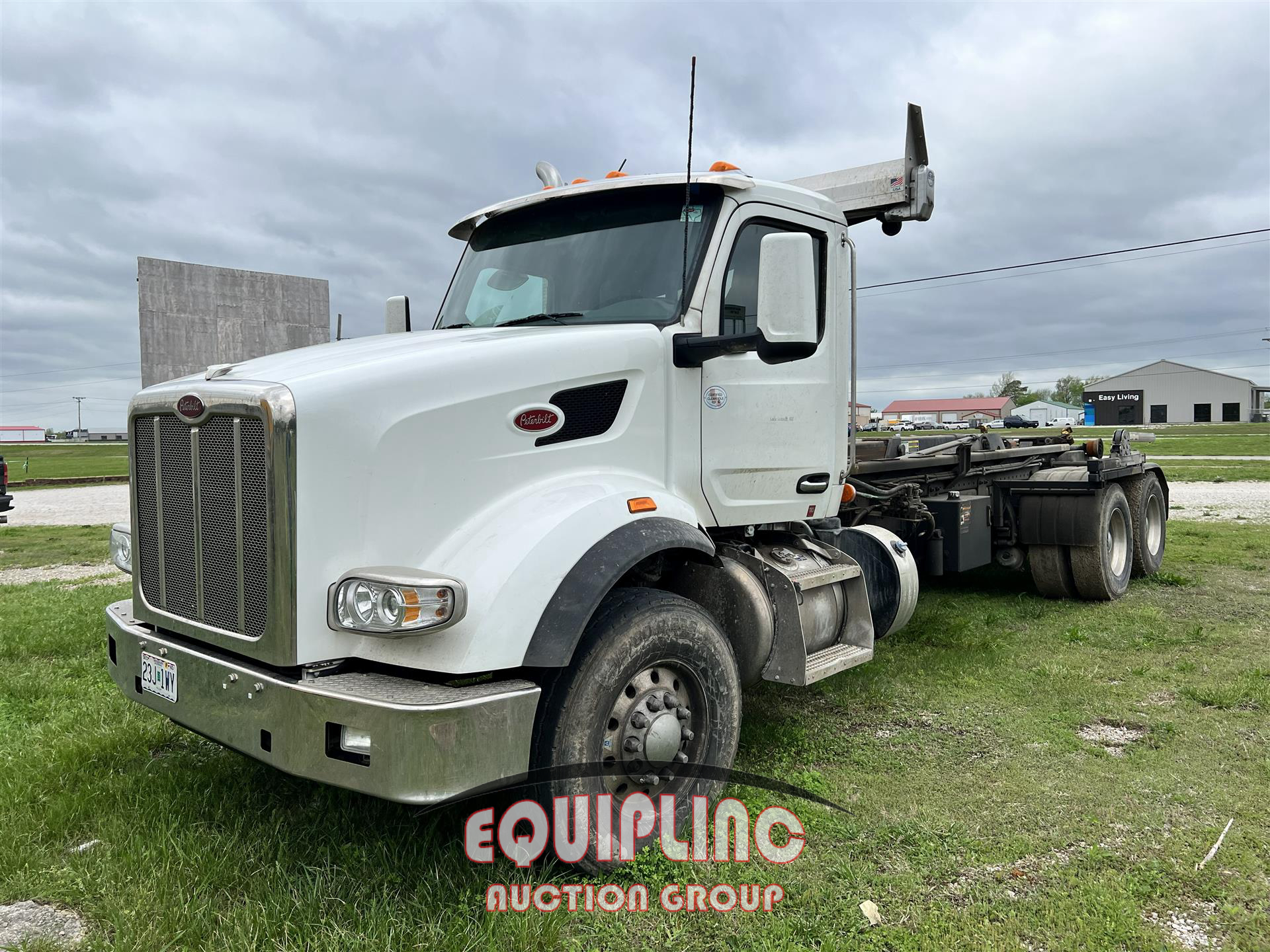 Photo of 2023 Peterbilt 567