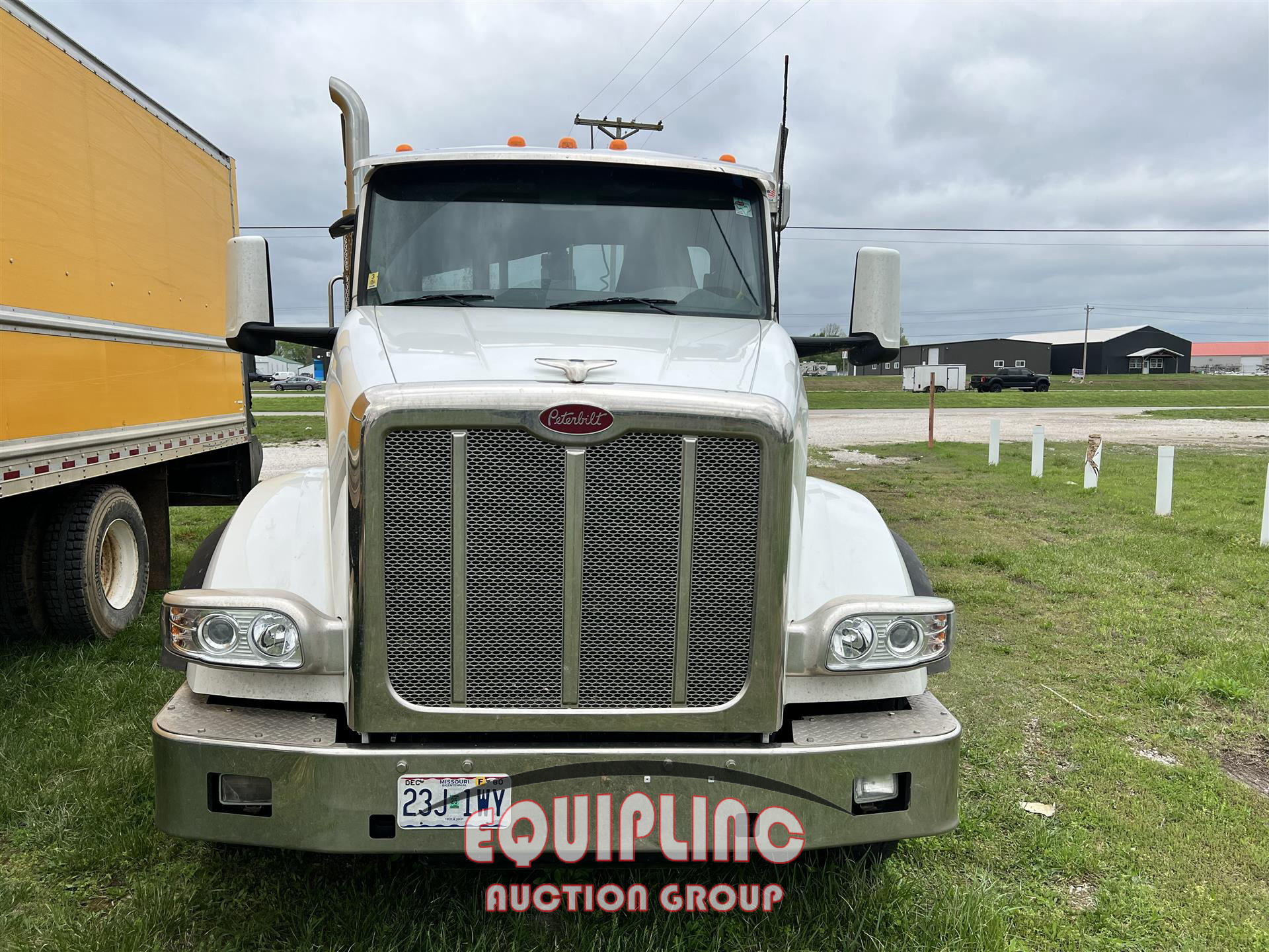 2023 Peterbilt 567