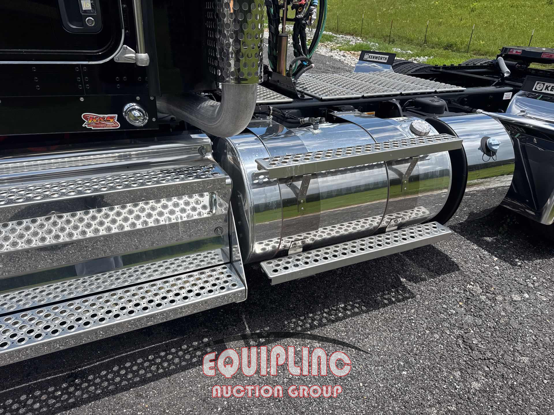2024 Kenworth W900