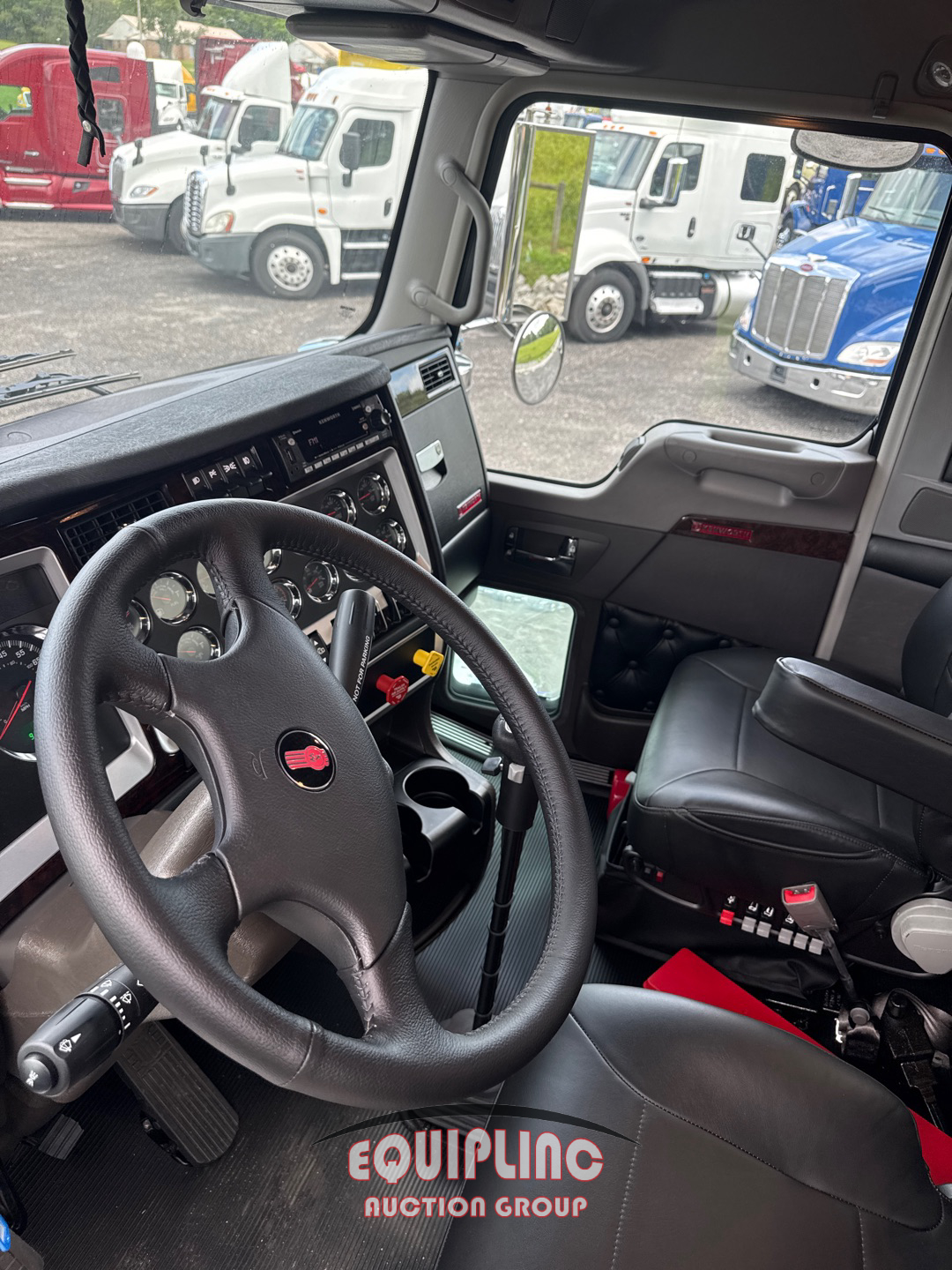 2024 Kenworth W900