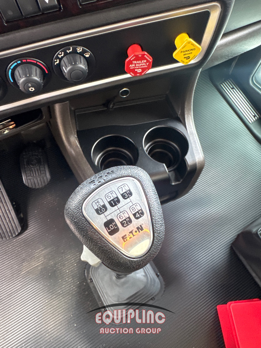 2024 Kenworth W900