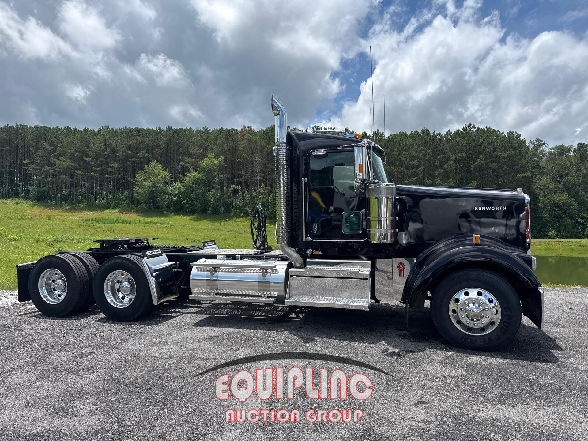 2024 Kenworth W900