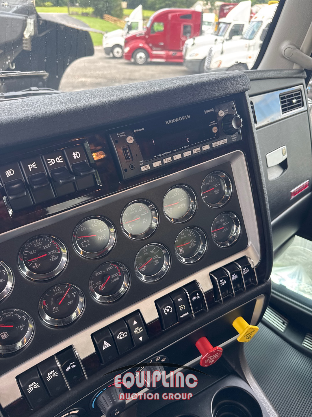 2024 Kenworth W900