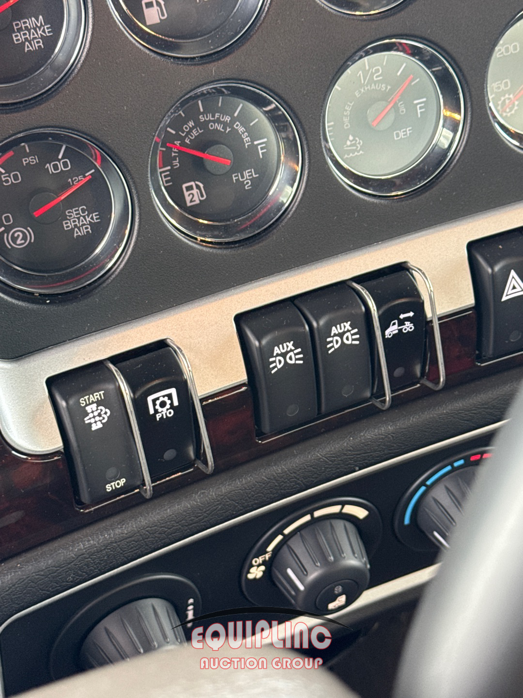 2024 Kenworth W900