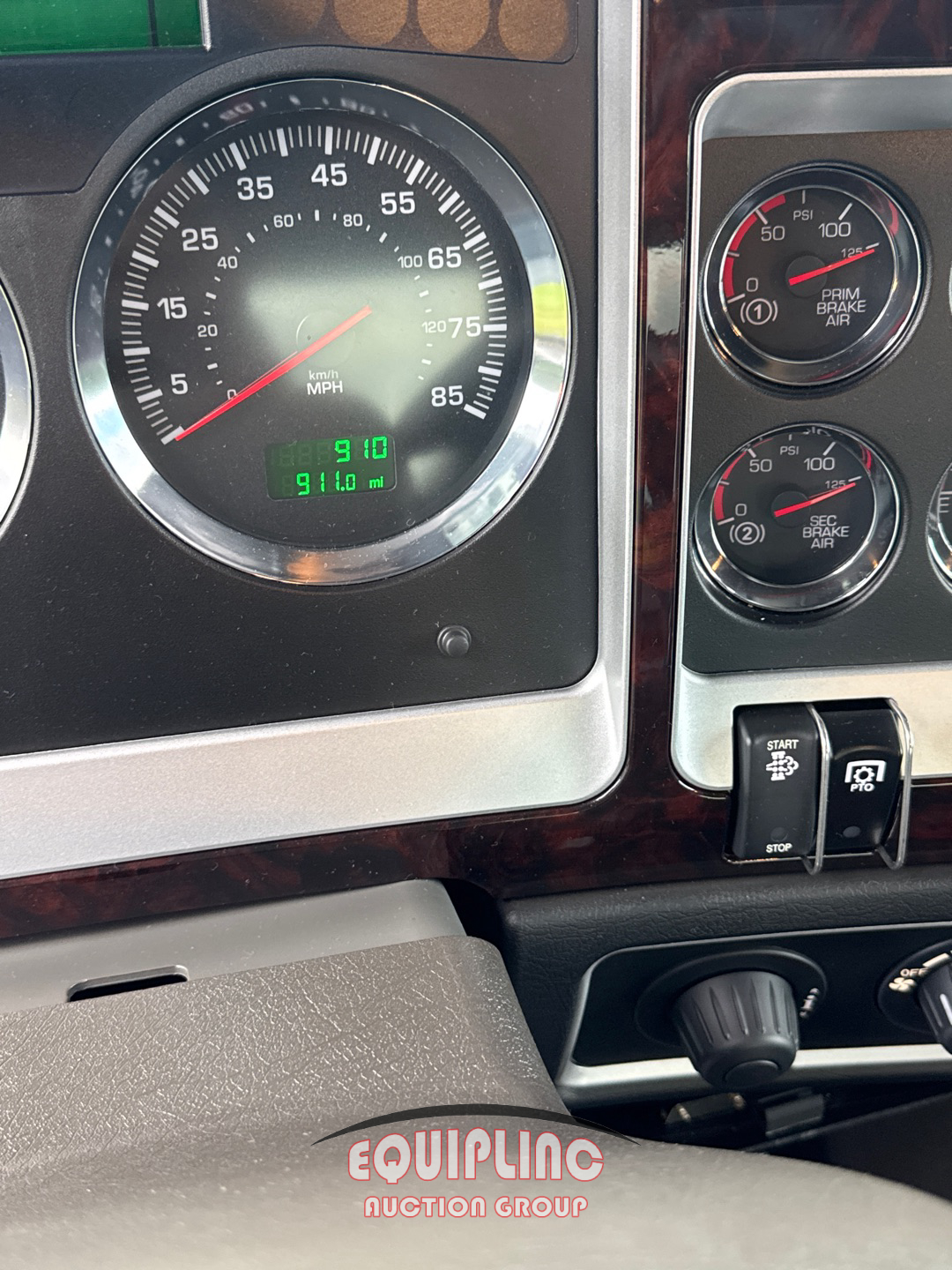 2024 Kenworth W900