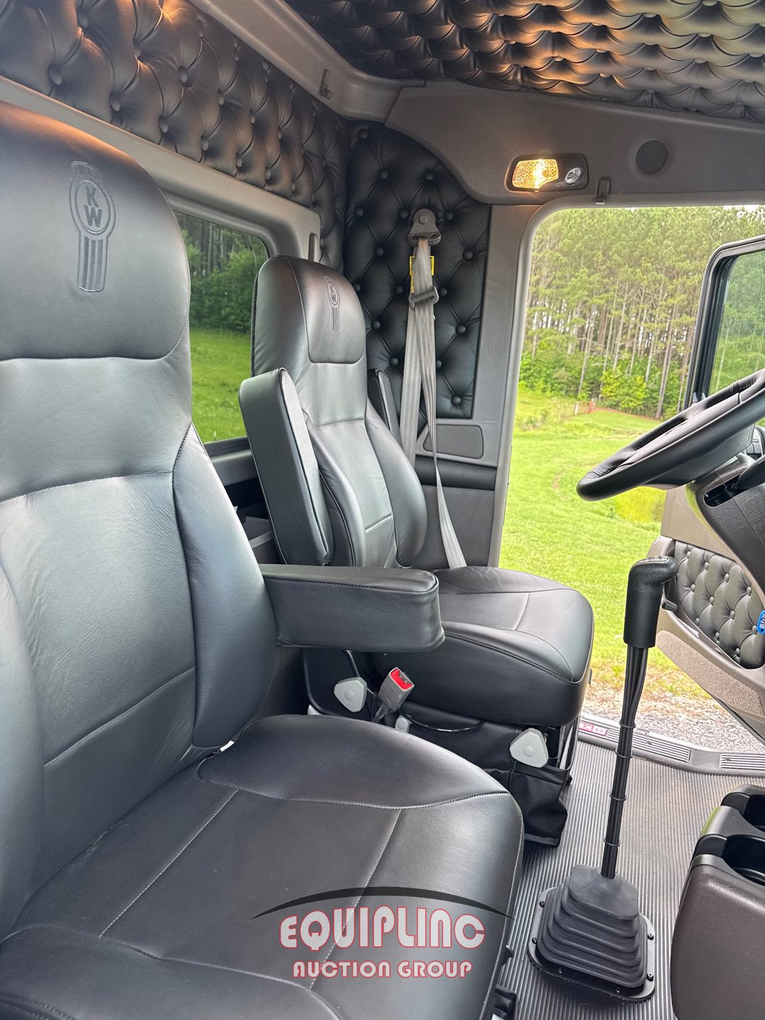 2024 Kenworth W900