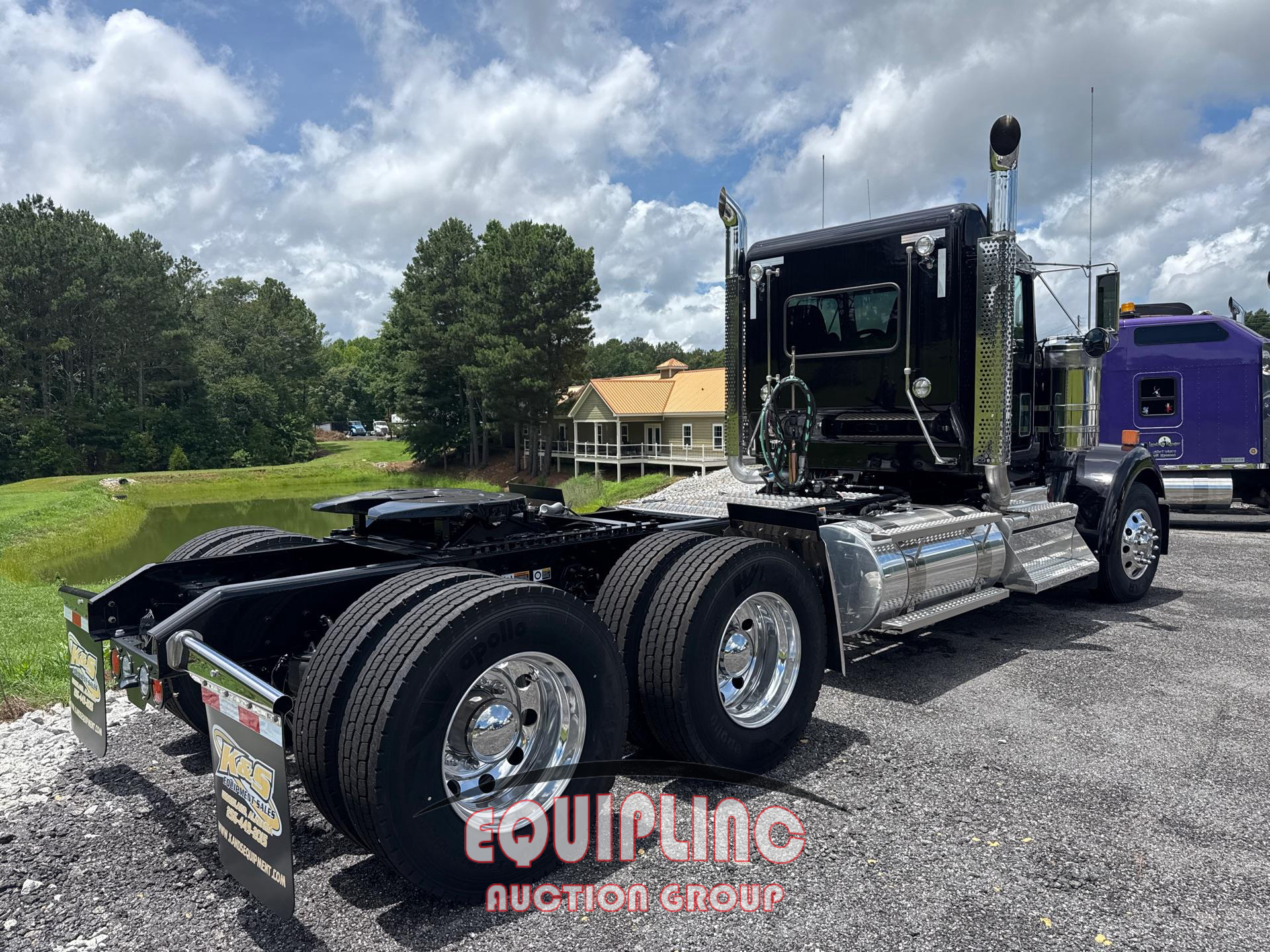 2024 Kenworth W900