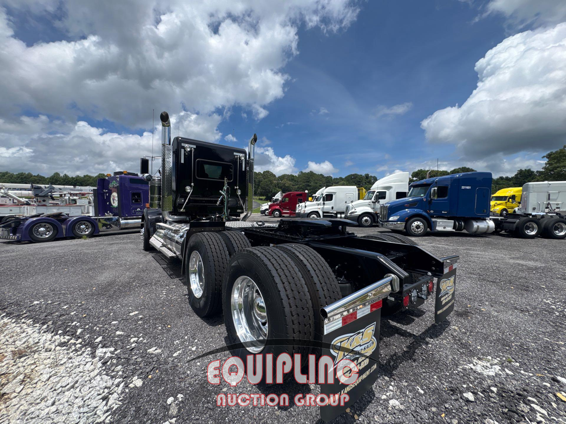 2024 Kenworth W900