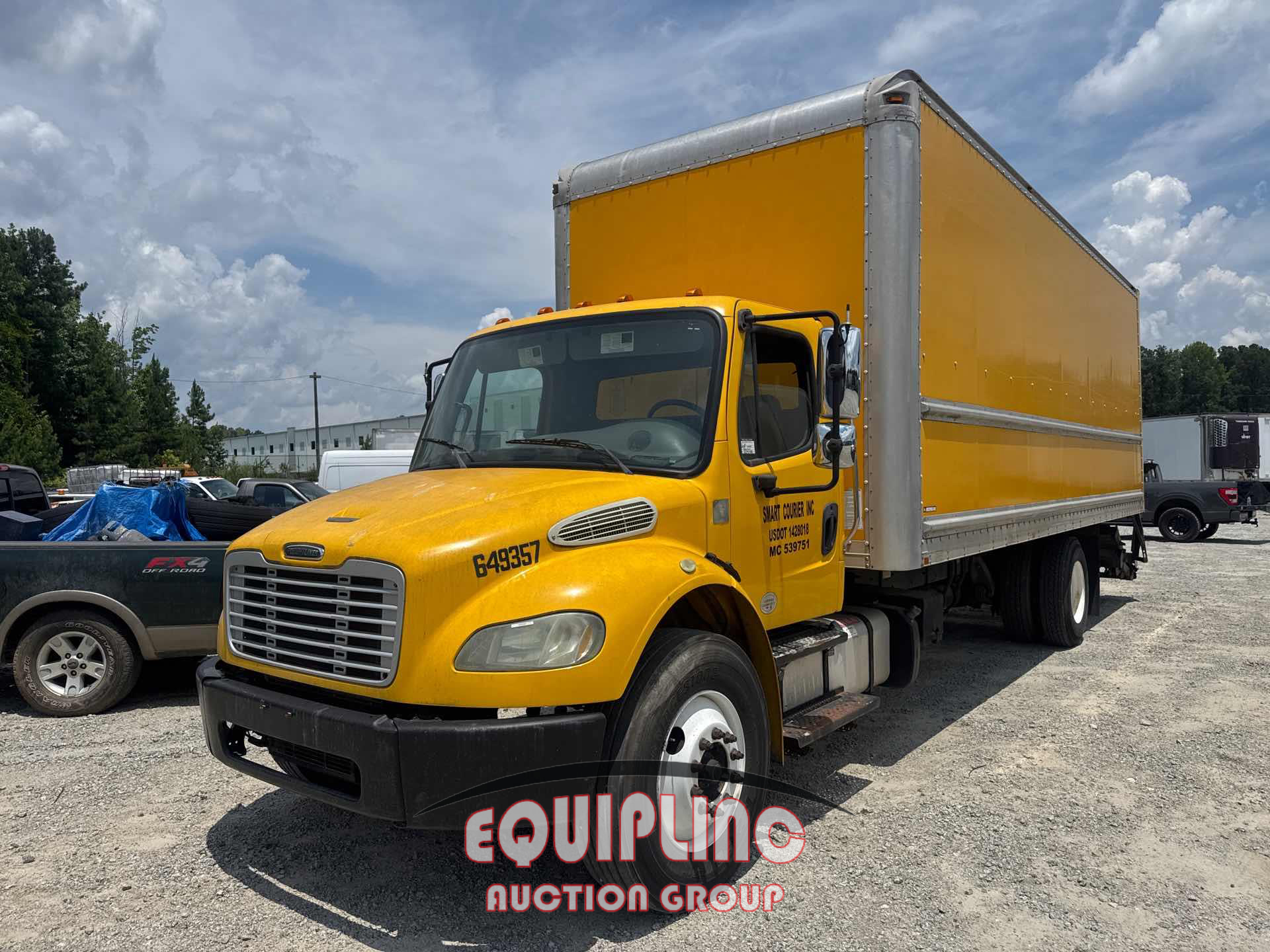 2013 Freightliner M2106