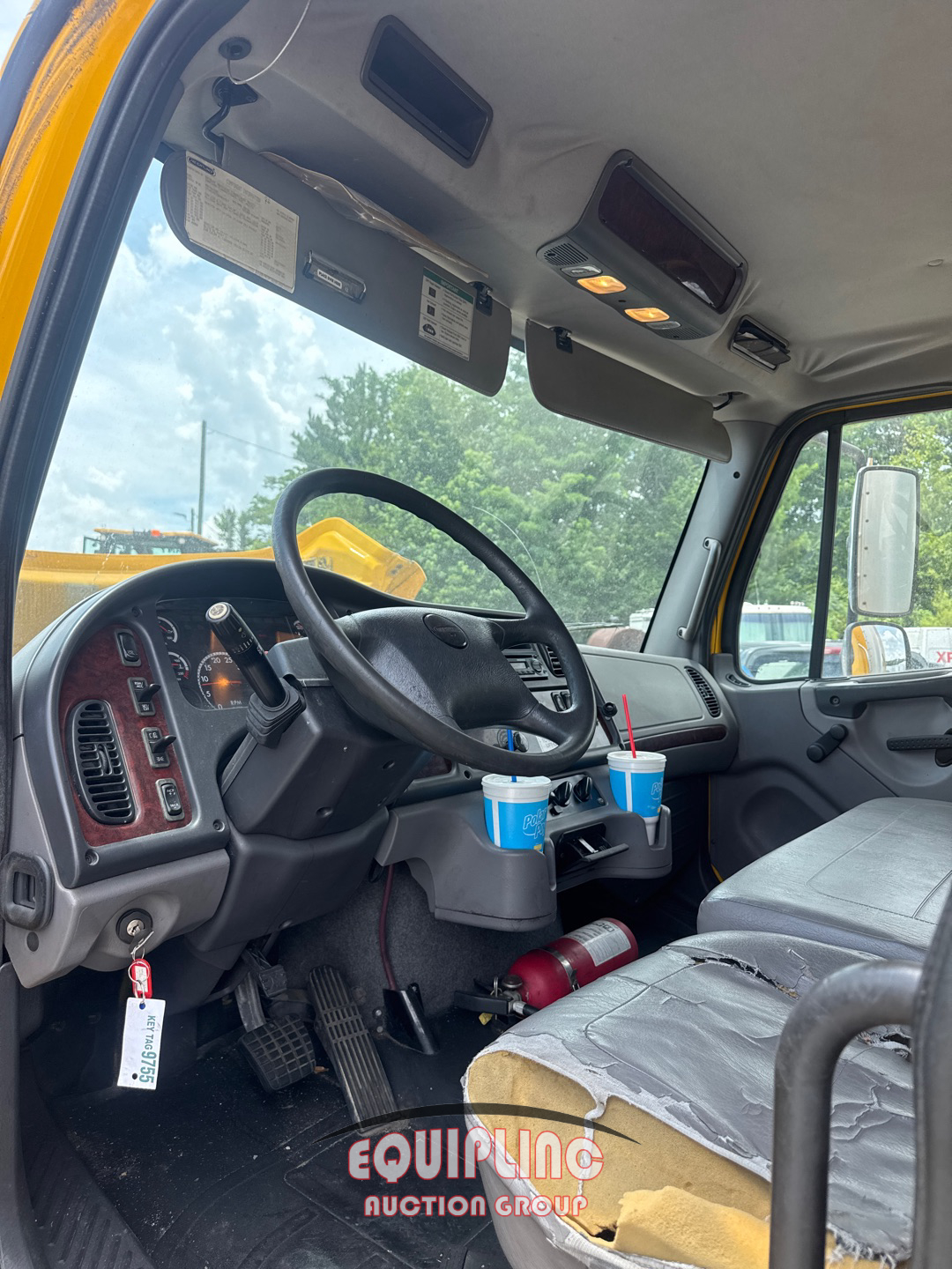 2013 Freightliner M2106