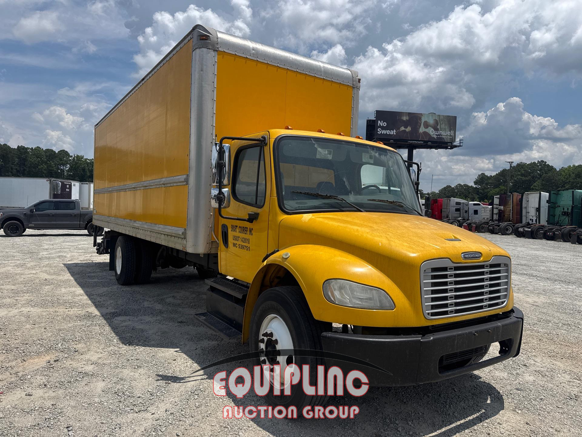 2013 Freightliner M2106