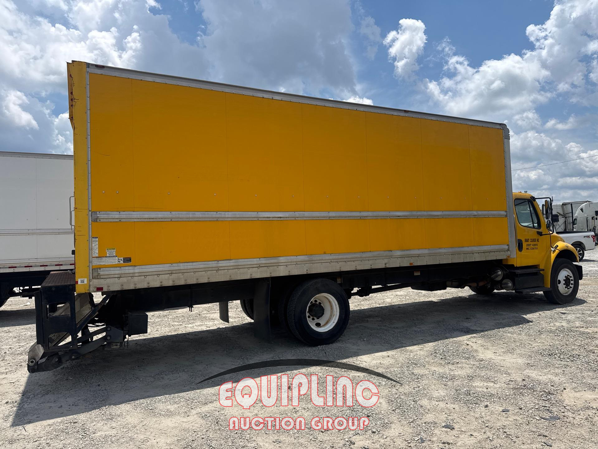 2013 Freightliner M2106