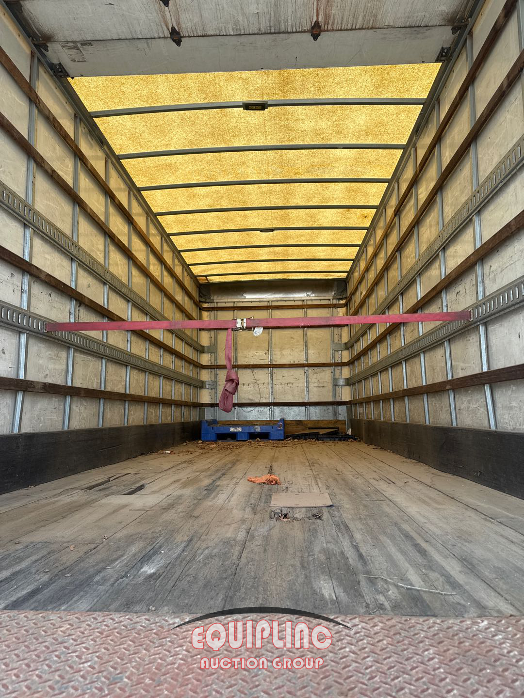 2013 Freightliner M2106