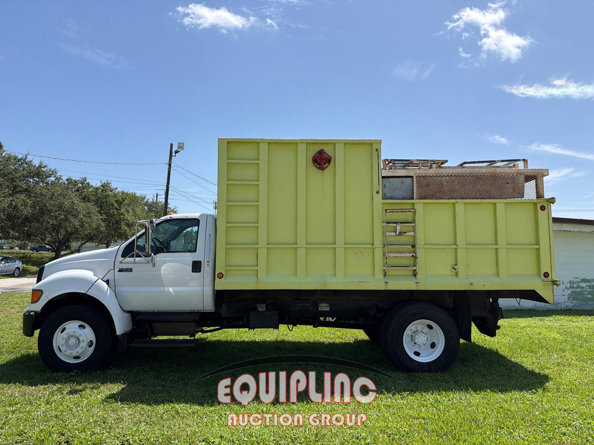 2004 Ford F750