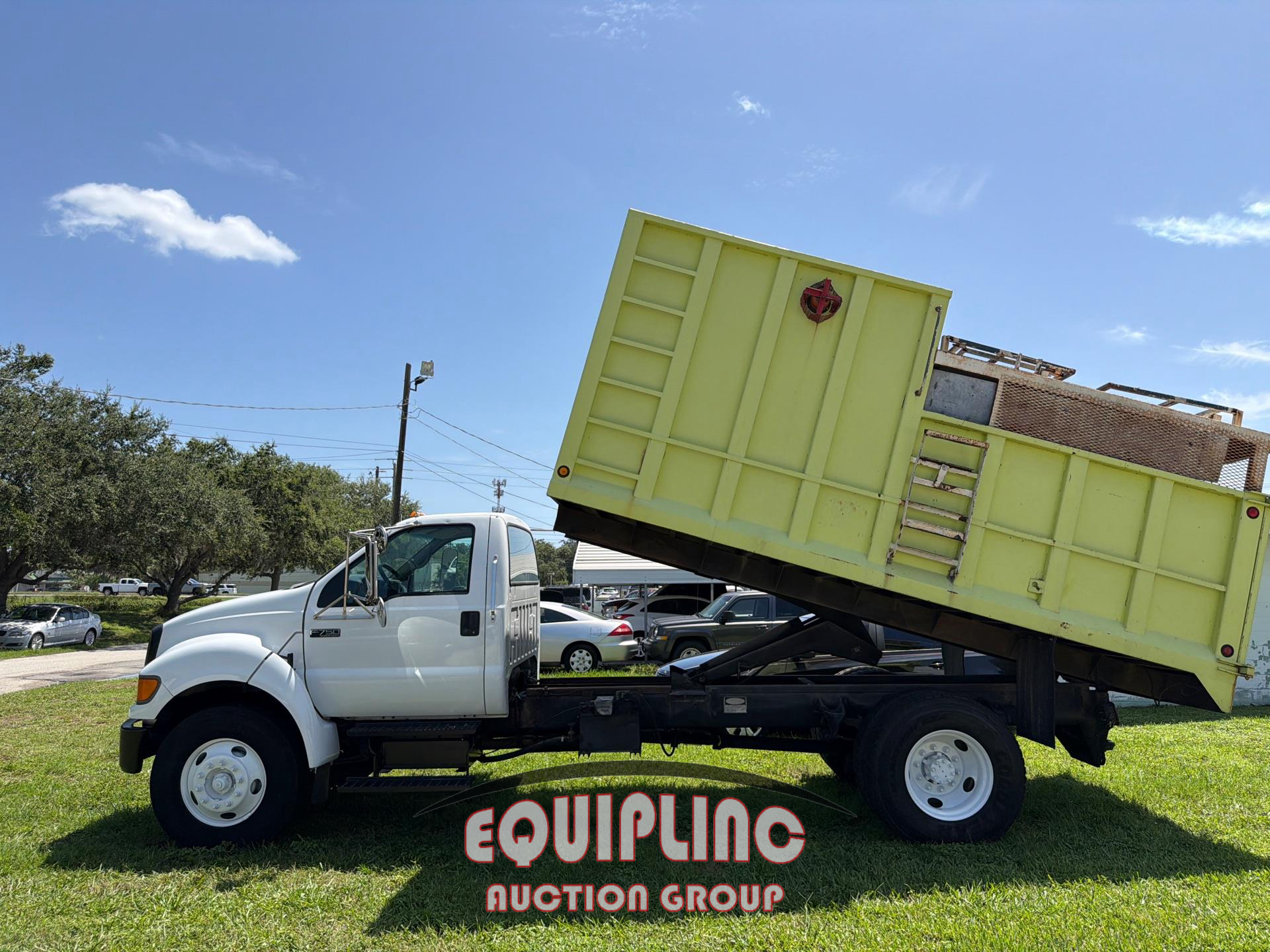 2004 Ford F750
