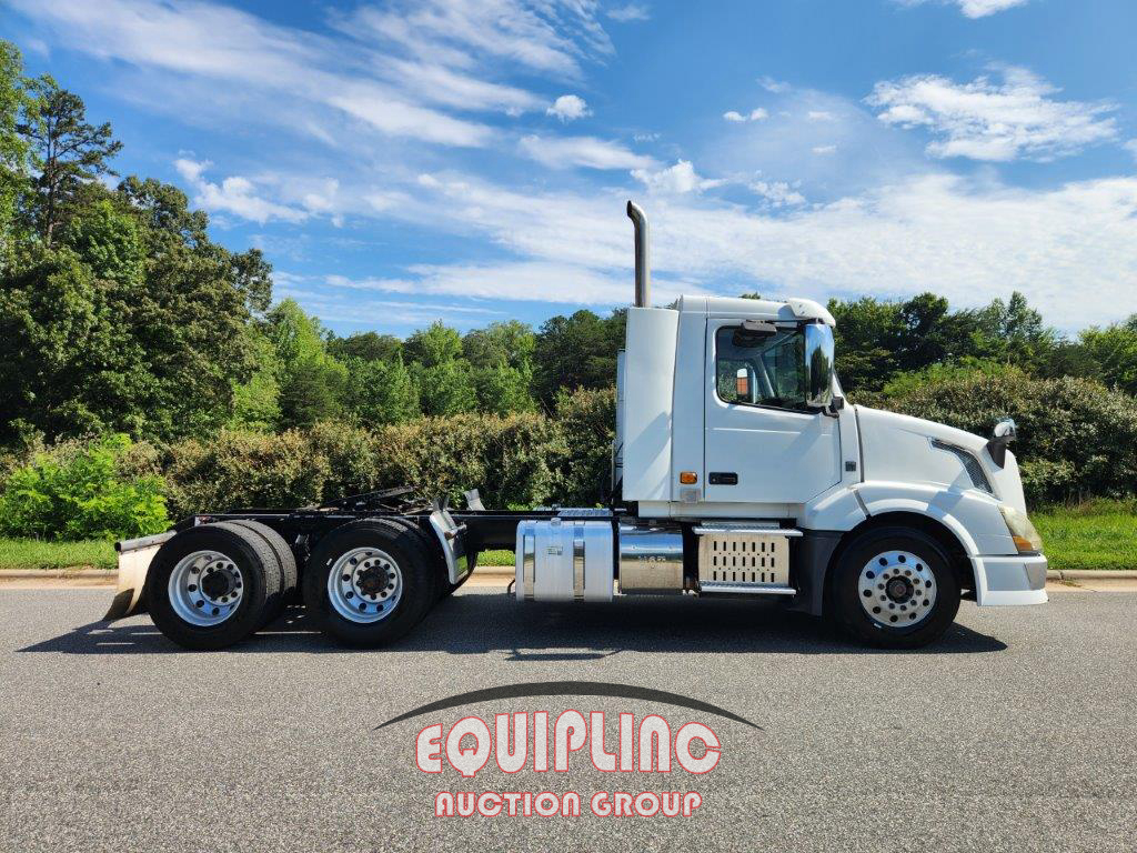 2024 Volvo VNL-64-T-300