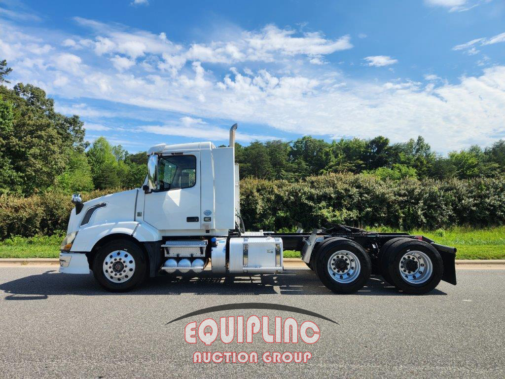 2024 Volvo VNL-64-T-300