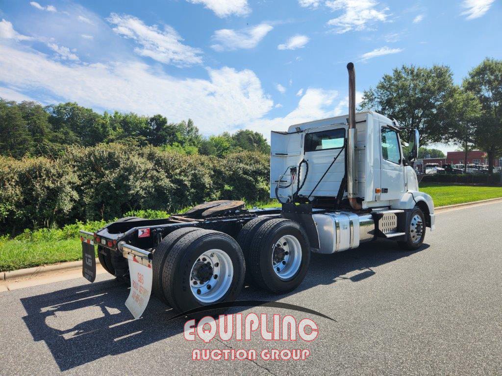 2024 Volvo VNL-64-T-300