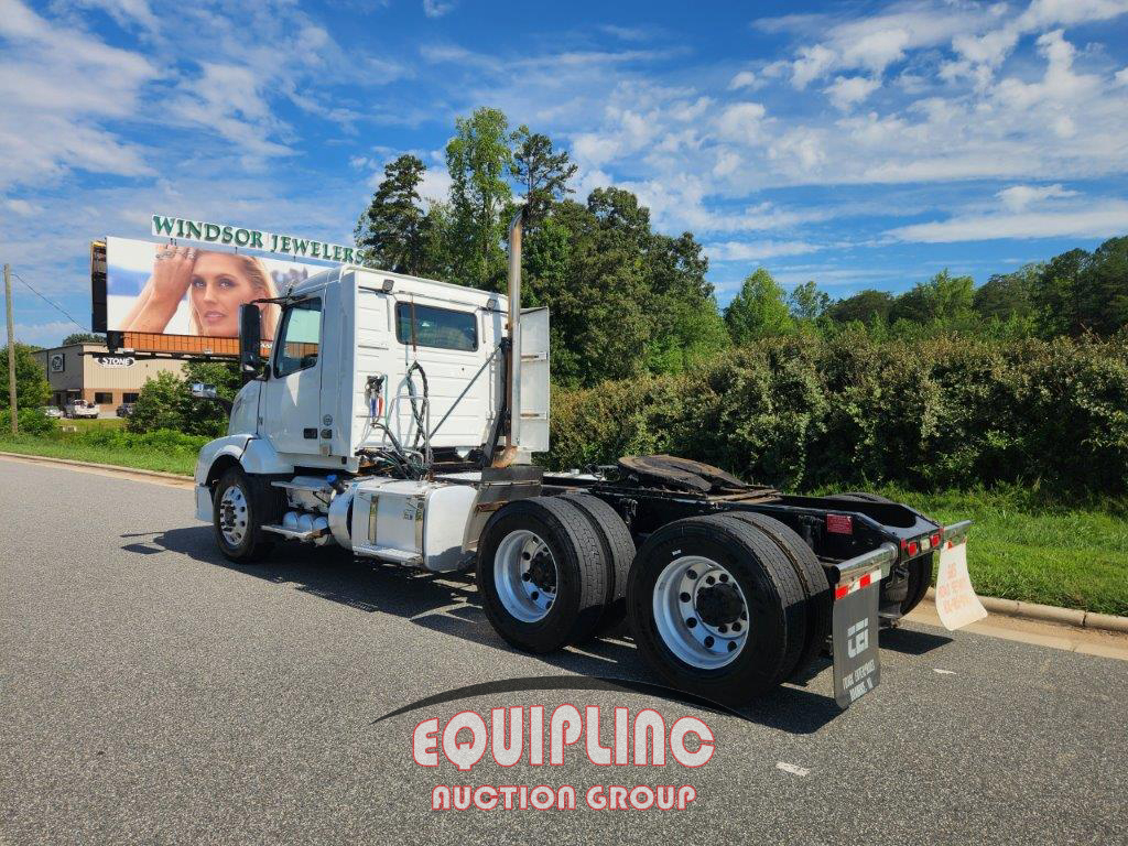 2024 Volvo VNL-64-T-300