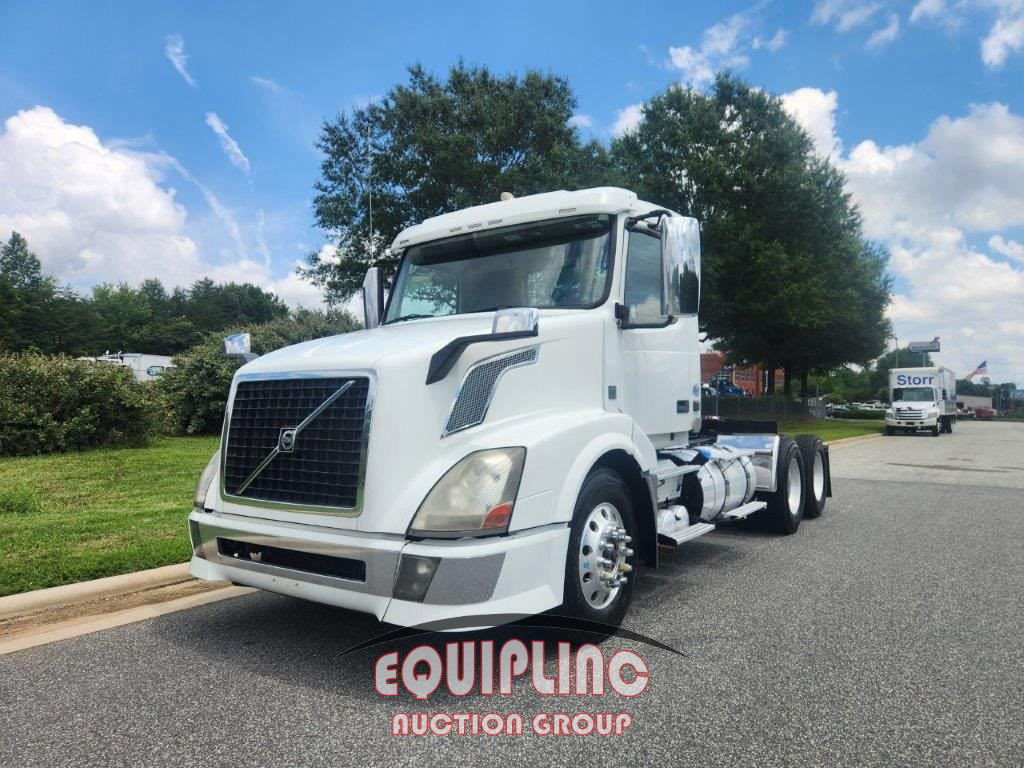 Photo of a 2015 Volvo VNL-64-T-300 