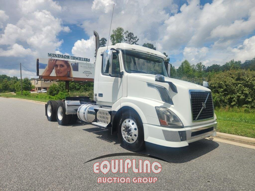 2015 Volvo VNL-64-T-300