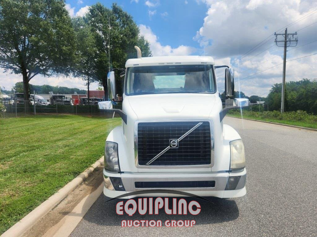 2015 Volvo VNL-64-T-300