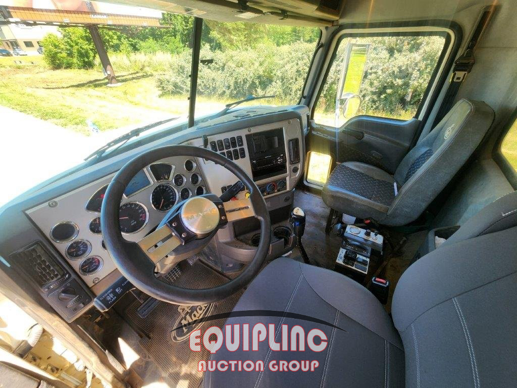 2017 Mack GU713