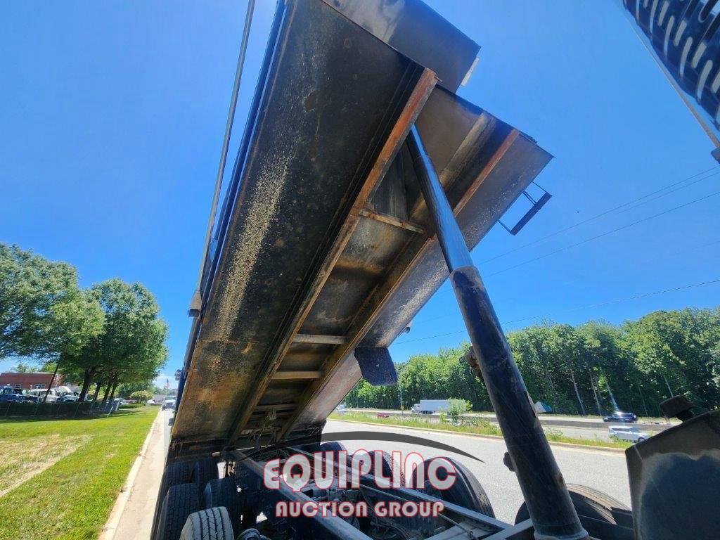 2017 Mack GU713