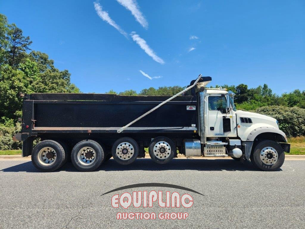 2017 Mack GU713