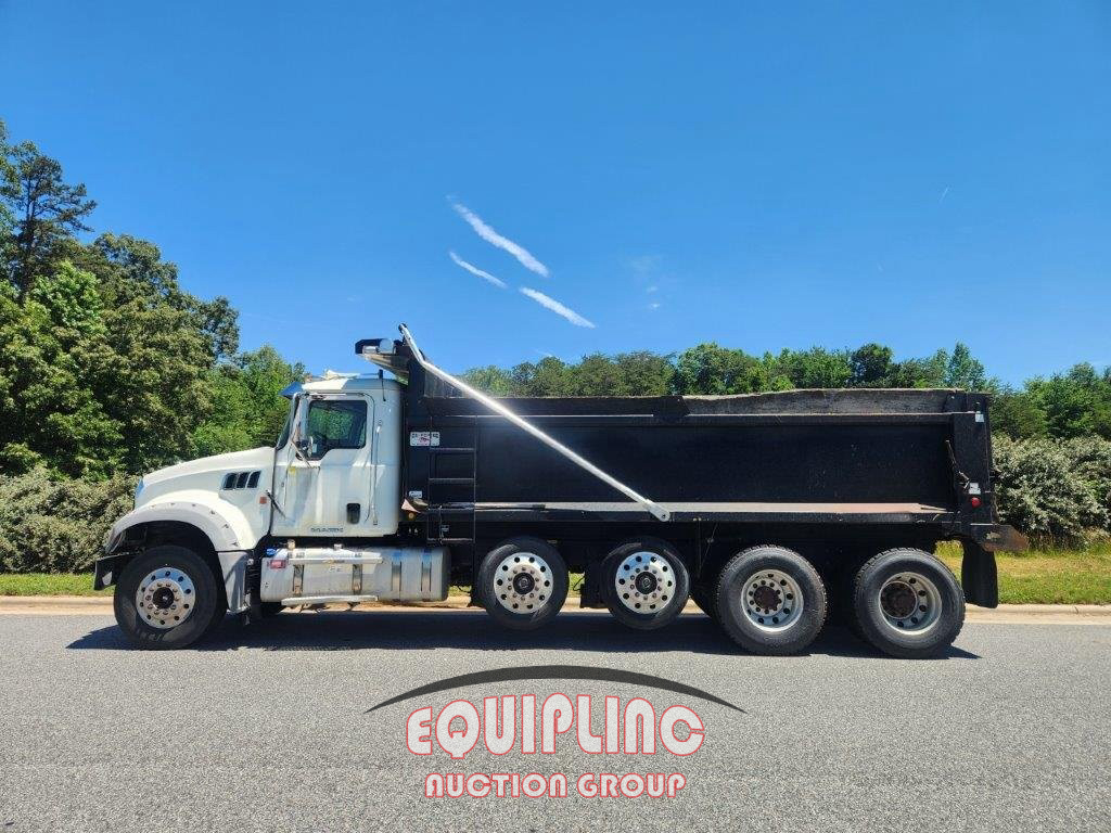 2017 Mack GU713